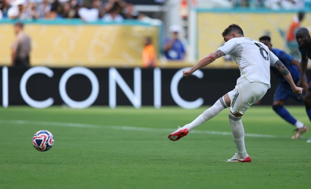 要来切尔西了？哈维-西蒙斯社媒简介删除RB莱比锡字样